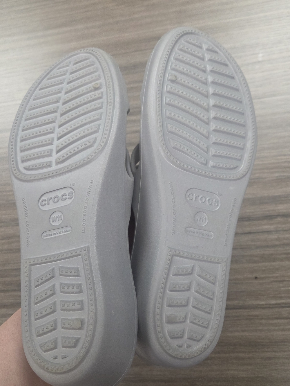 2 pairs of women's size 11 Crocs sandals - 1 new, 1 in great condition - Picture 8 of 9